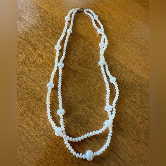 Pearl necklace with 10k gold clasp - Picture 1 of 5